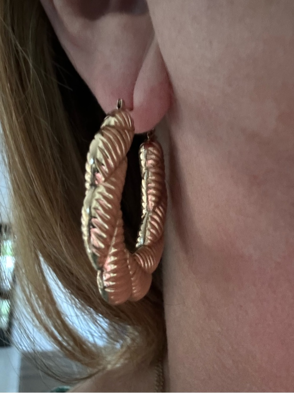LARGE 14k GOLD TWIST HOOP
EARRINGS ✨